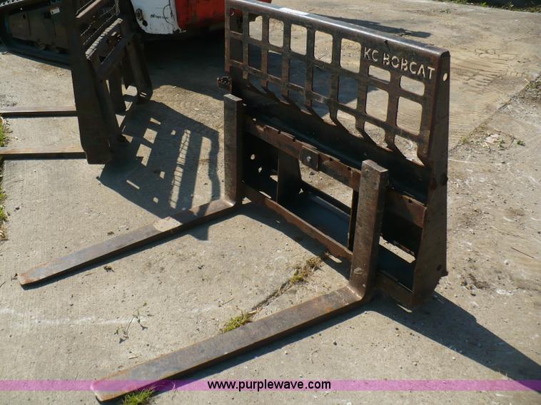 image for item A9575 Bobcat pallet fork