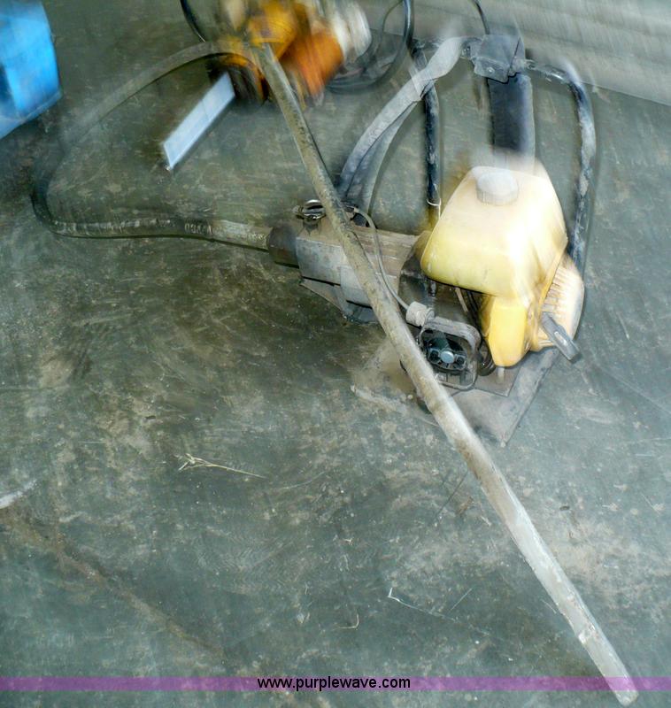 image for item A9595 Robin EC04F hand held vibrator