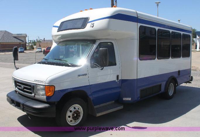 image for item 6319 2007 Ford E450 Super Duty transit bus