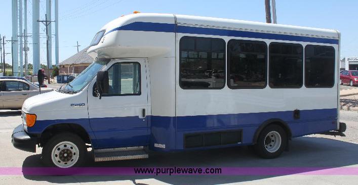 image for item 6319 2007 Ford E450 Super Duty transit bus