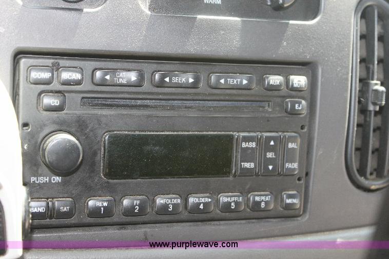image for item 6319 2007 Ford E450 Super Duty transit bus
