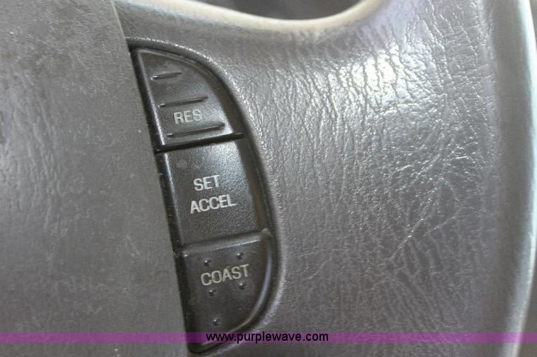image for item 6319 2007 Ford E450 Super Duty transit bus