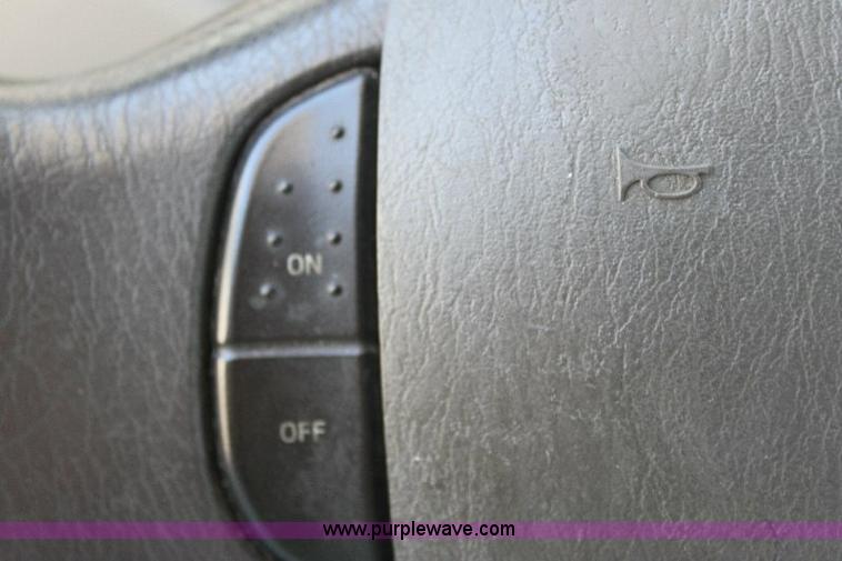 image for item 6319 2007 Ford E450 Super Duty transit bus