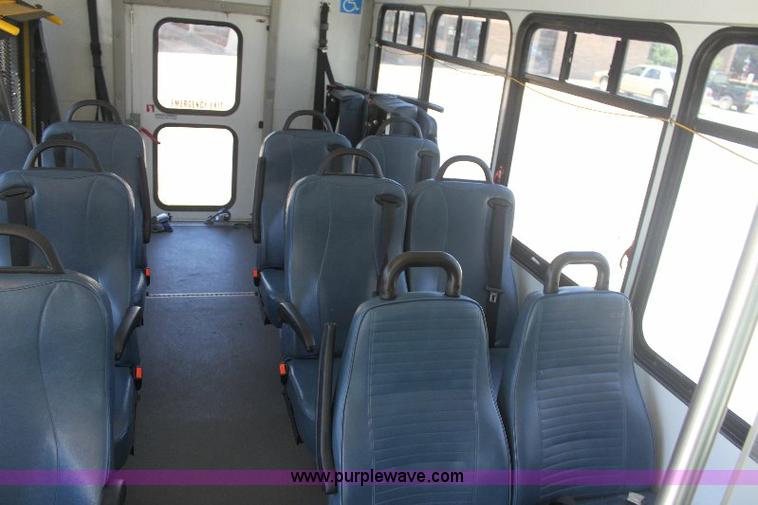 image for item 6319 2007 Ford E450 Super Duty transit bus