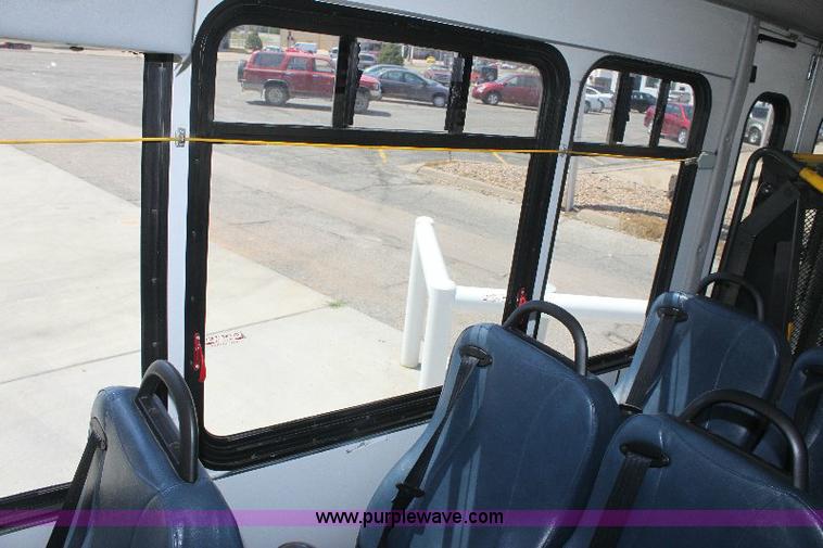 image for item 6319 2007 Ford E450 Super Duty transit bus