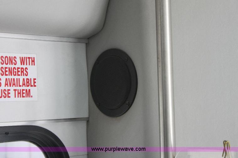 image for item 6319 2007 Ford E450 Super Duty transit bus