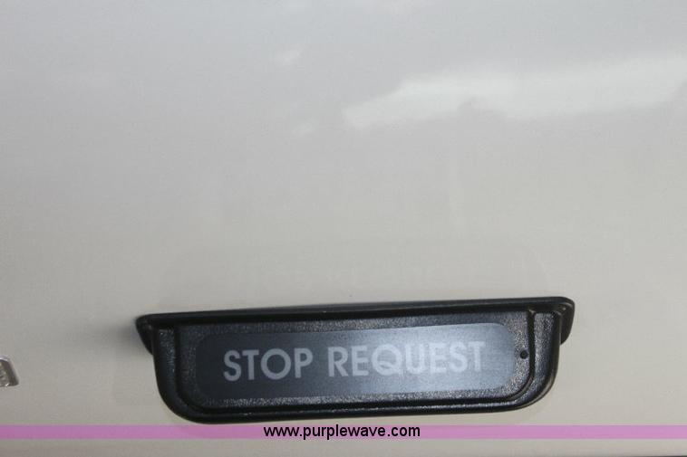 image for item 6319 2007 Ford E450 Super Duty transit bus