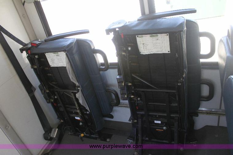 image for item 6319 2007 Ford E450 Super Duty transit bus