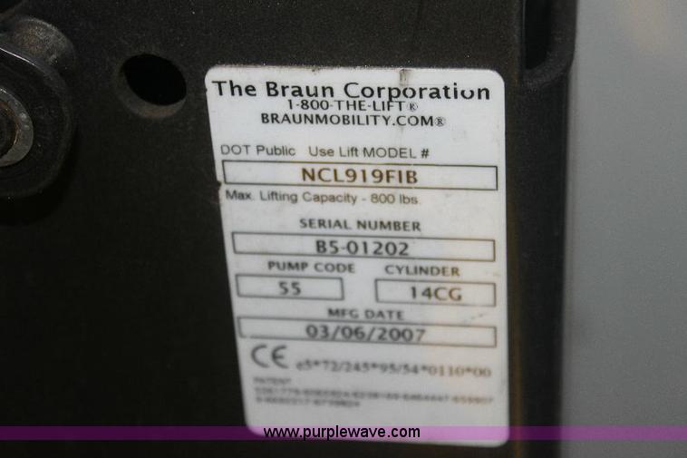 image for item 6319 2007 Ford E450 Super Duty transit bus