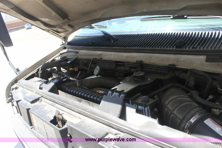 image for item 6319 2007 Ford E450 Super Duty transit bus