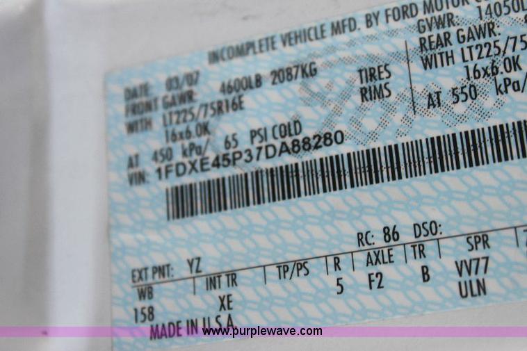 image for item 6319 2007 Ford E450 Super Duty transit bus