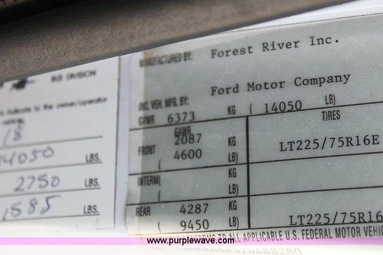 image for item 6319 2007 Ford E450 Super Duty transit bus