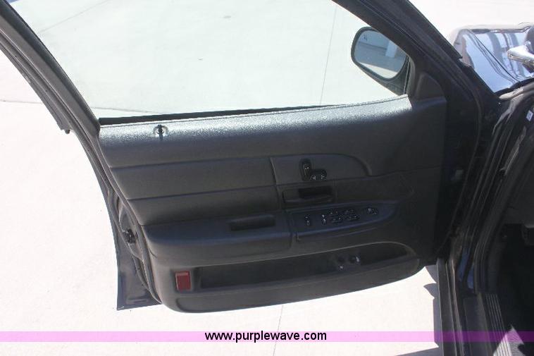 image for item 6320 2003 Ford Crown Victoria Police Interceptor