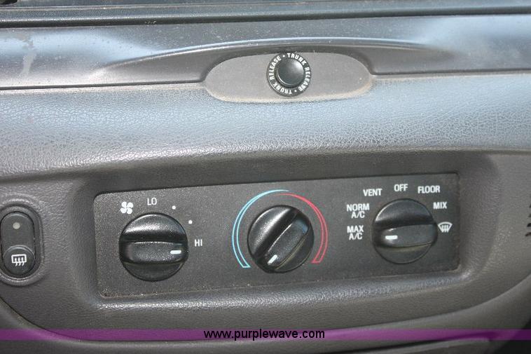 image for item 6320 2003 Ford Crown Victoria Police Interceptor