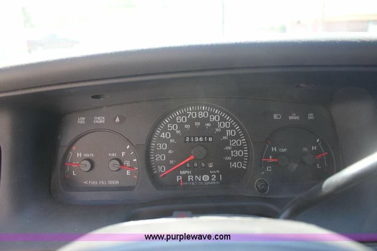 image for item 6320 2003 Ford Crown Victoria Police Interceptor