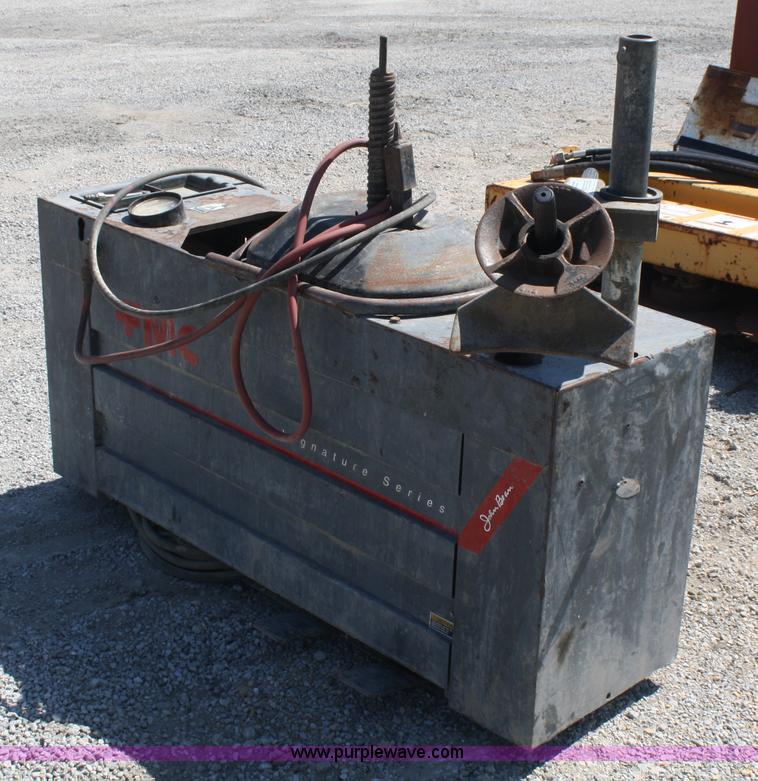 image for item A2153 FMC 7600 tire machine