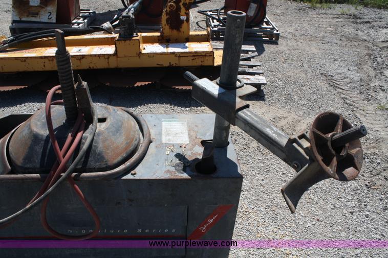 image for item A2153 FMC 7600 tire machine