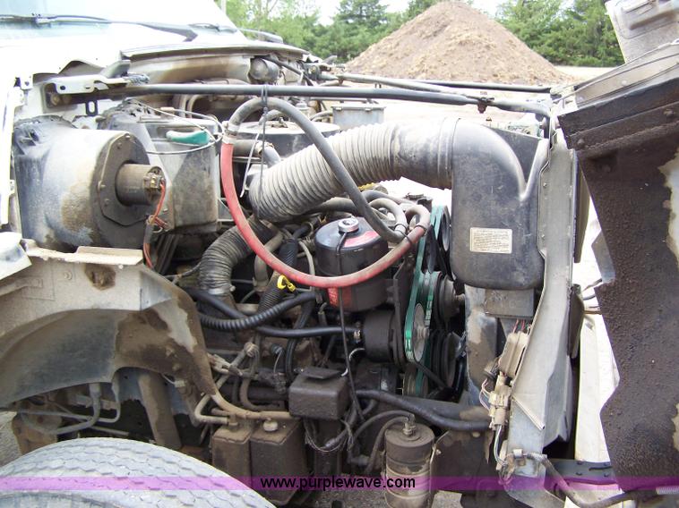 image for item A2526 1989 Ford F700 dump truck