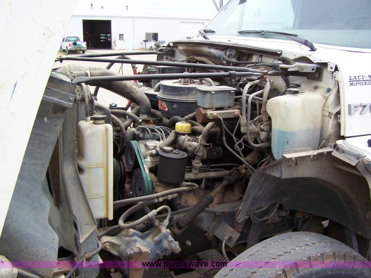 image for item A2526 1989 Ford F700 dump truck