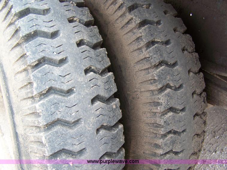 image for item A2526 1989 Ford F700 dump truck