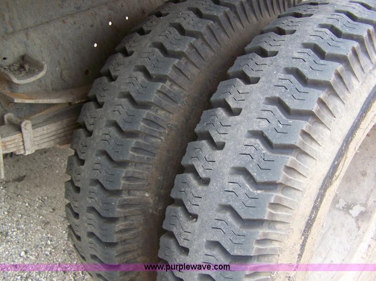 image for item A2526 1989 Ford F700 dump truck