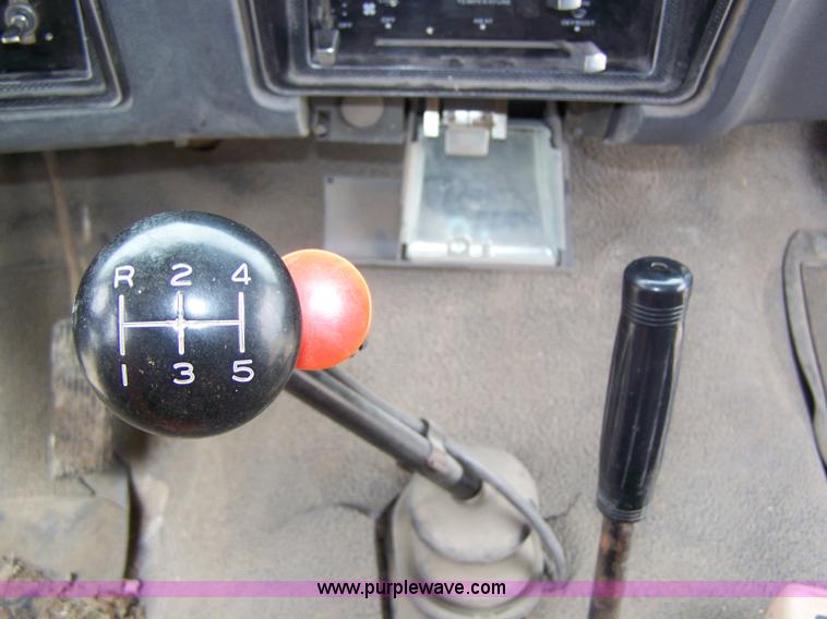 image for item A2526 1989 Ford F700 dump truck