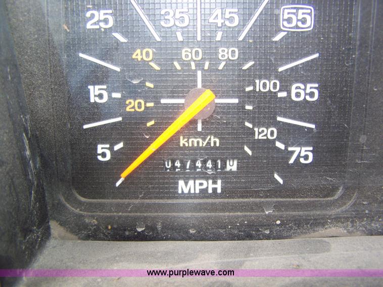 image for item A2526 1989 Ford F700 dump truck