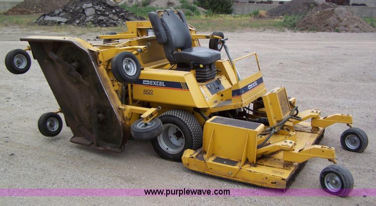 image for item A2527 1997 Ex-Cel Hustler 4600 lawn mower