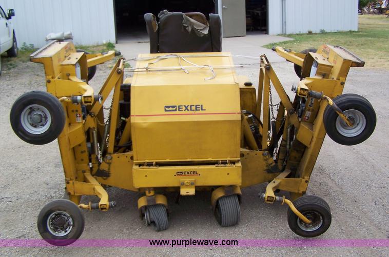 image for item A2527 1997 Ex-Cel Hustler 4600 lawn mower