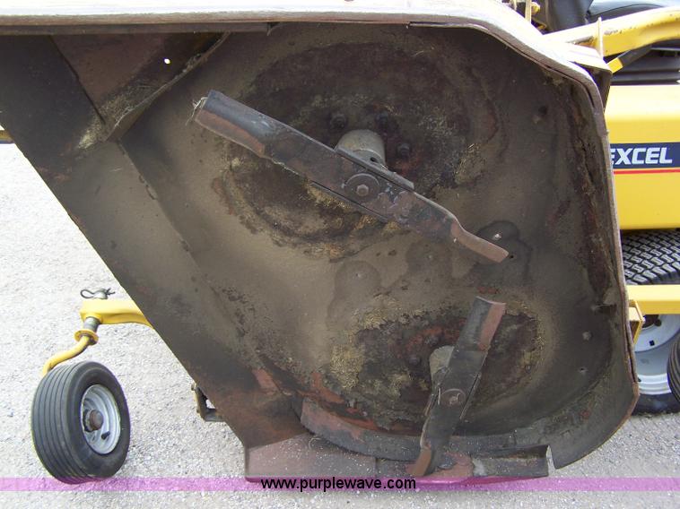 image for item A2527 1997 Ex-Cel Hustler 4600 lawn mower