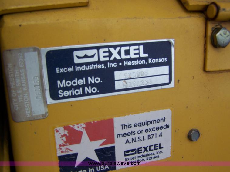 image for item A2527 1997 Ex-Cel Hustler 4600 lawn mower