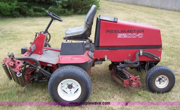 image for item A2528 2000 Toro Reel Master 5200D reel mower