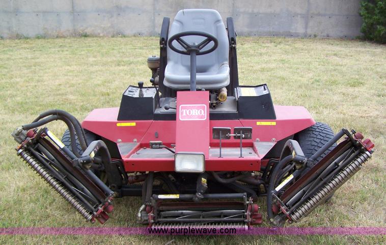 image for item A2528 2000 Toro Reel Master 5200D reel mower