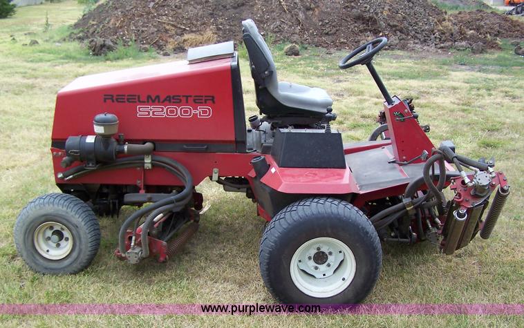 image for item A2528 2000 Toro Reel Master 5200D reel mower
