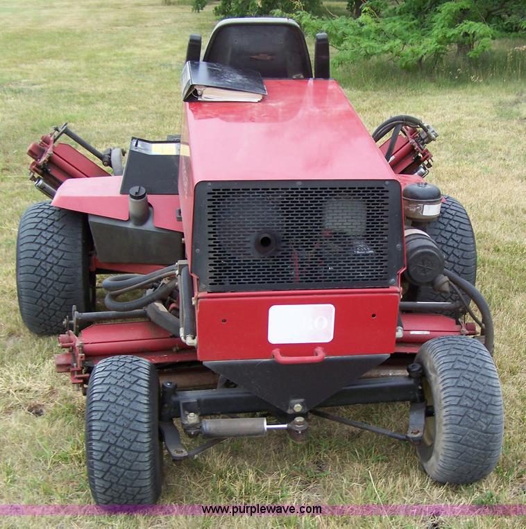 image for item A2528 2000 Toro Reel Master 5200D reel mower