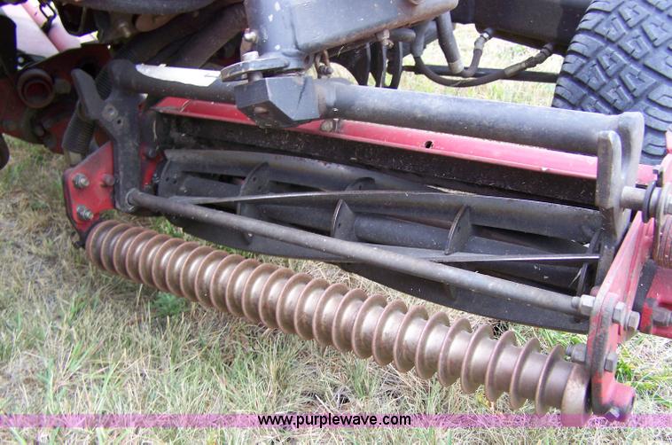 image for item A2528 2000 Toro Reel Master 5200D reel mower