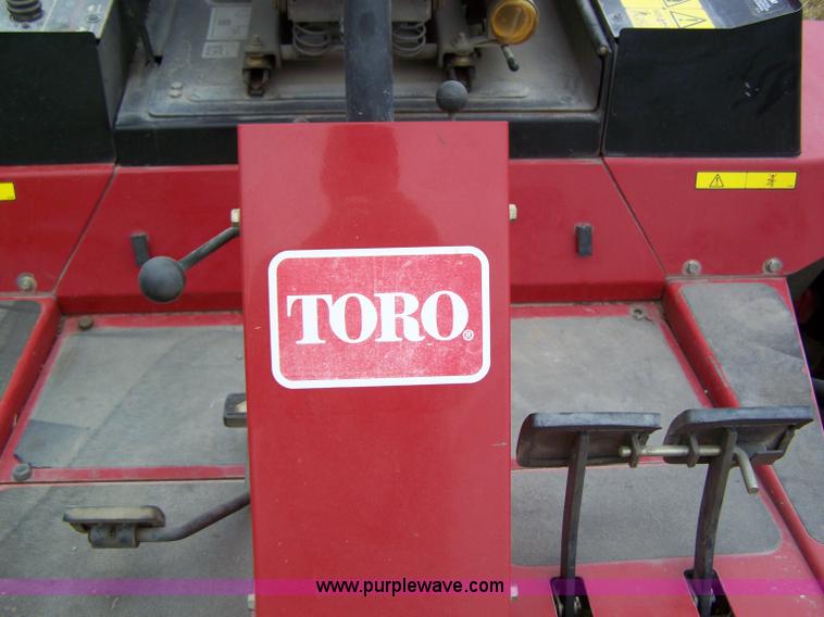 image for item A2528 2000 Toro Reel Master 5200D reel mower
