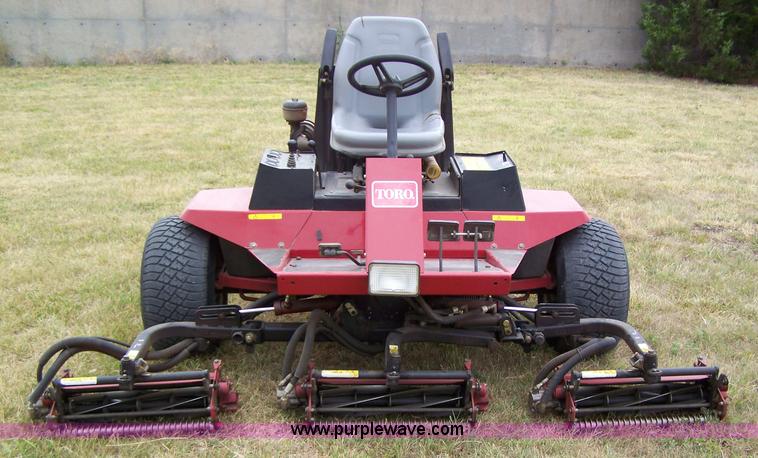 image for item A2528 2000 Toro Reel Master 5200D reel mower