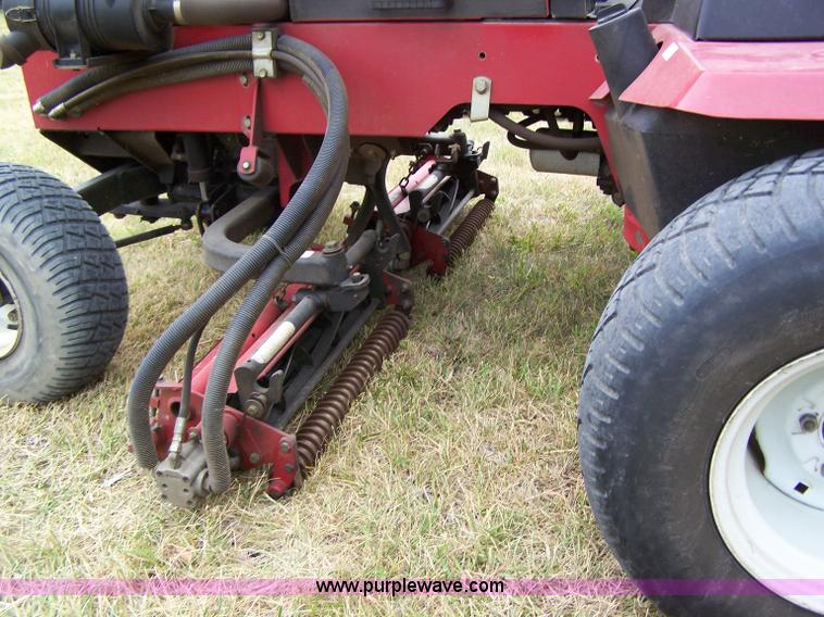 image for item A2528 2000 Toro Reel Master 5200D reel mower