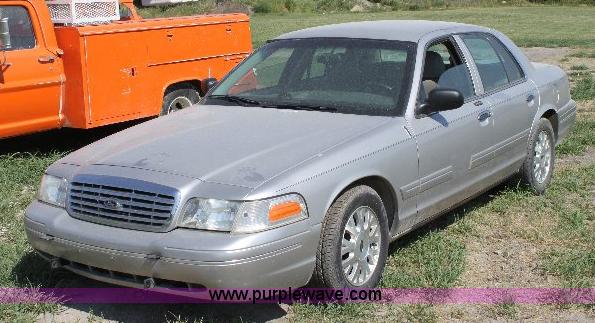 image for item A2555 2004 Ford Crown Victoria LX