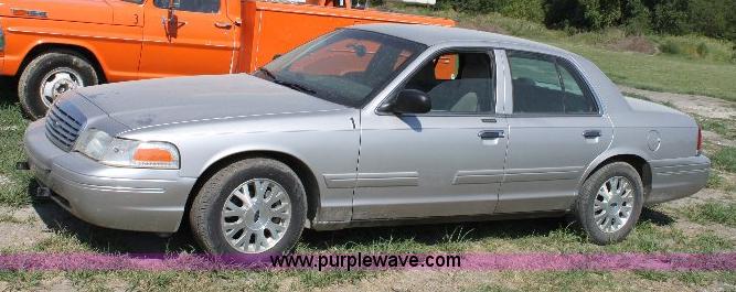 image for item A2555 2004 Ford Crown Victoria LX