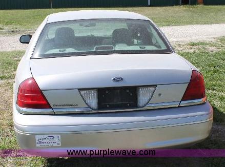 image for item A2555 2004 Ford Crown Victoria LX