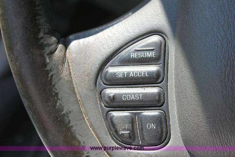 image for item A2555 2004 Ford Crown Victoria LX