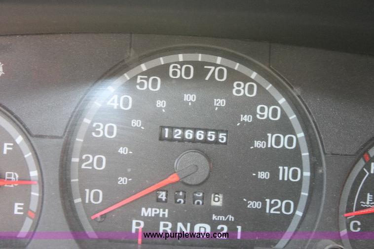 image for item A2555 2004 Ford Crown Victoria LX