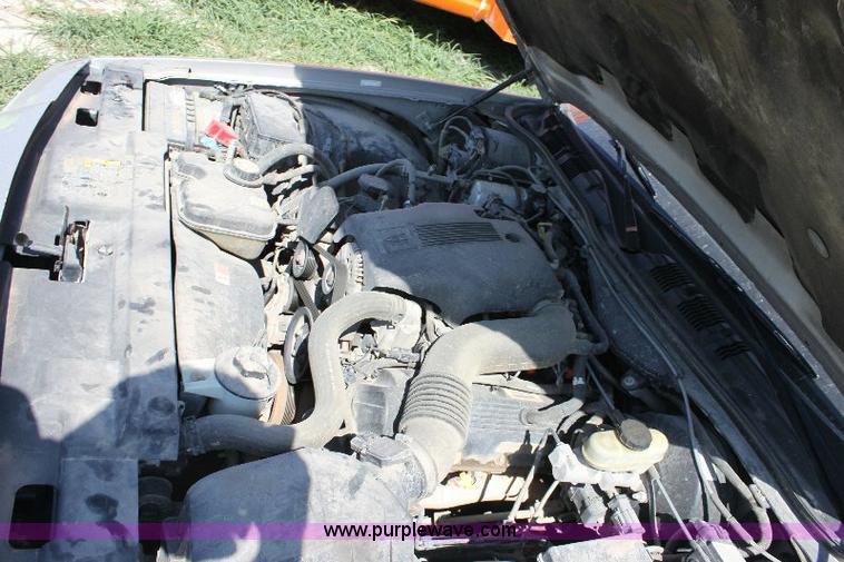 image for item A2555 2004 Ford Crown Victoria LX