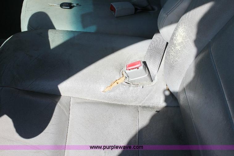 image for item A2555 2004 Ford Crown Victoria LX