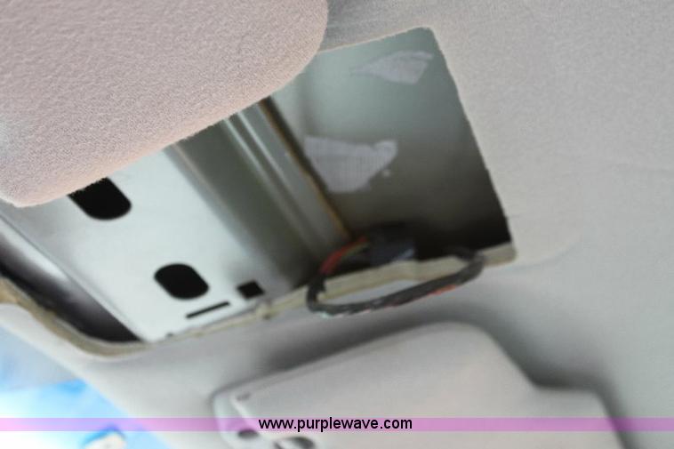 image for item A2555 2004 Ford Crown Victoria LX