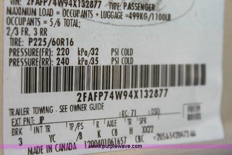 image for item A2555 2004 Ford Crown Victoria LX