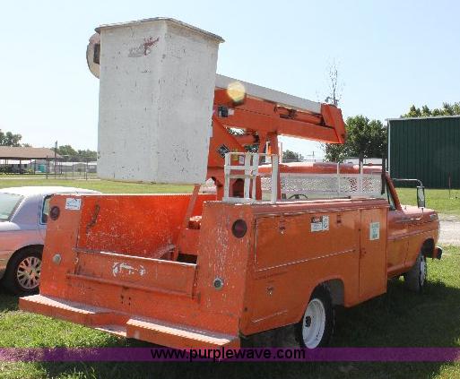 image for item A2556 1972 Ford F350 utility pickup bucket truck