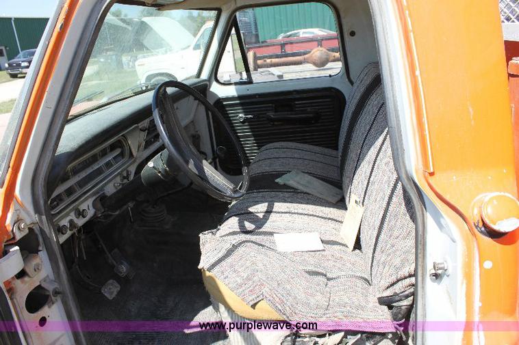 image for item A2556 1972 Ford F350 utility pickup bucket truck